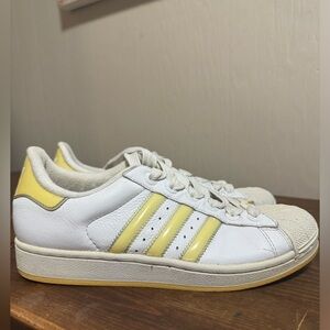 Vintage adidas size 7.5 women